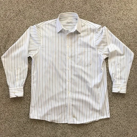 stretch white dress shirt Men's Casual Button Down Short Sleeve Shirt in White Stretch Poplin main image 1